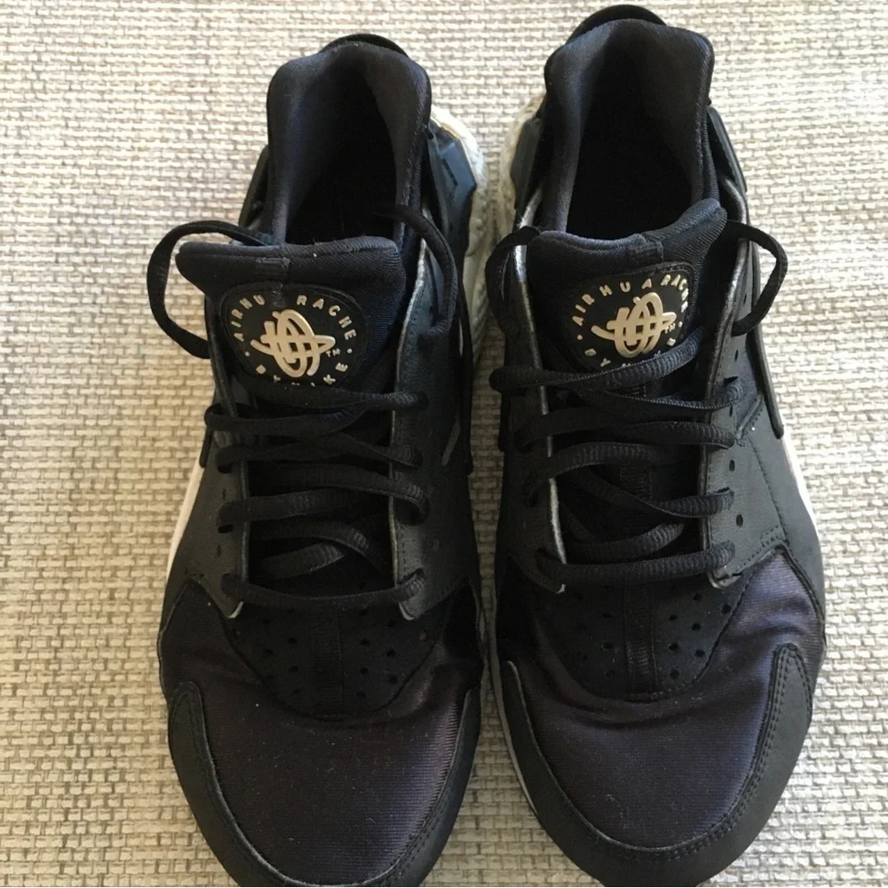 Nike stylish black